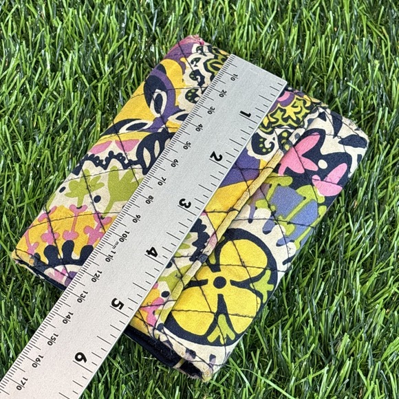 Vera Bradley Quilted Trifold Wallet Floral Multicolor ID Window Snap Closure - Picture 6 of 7